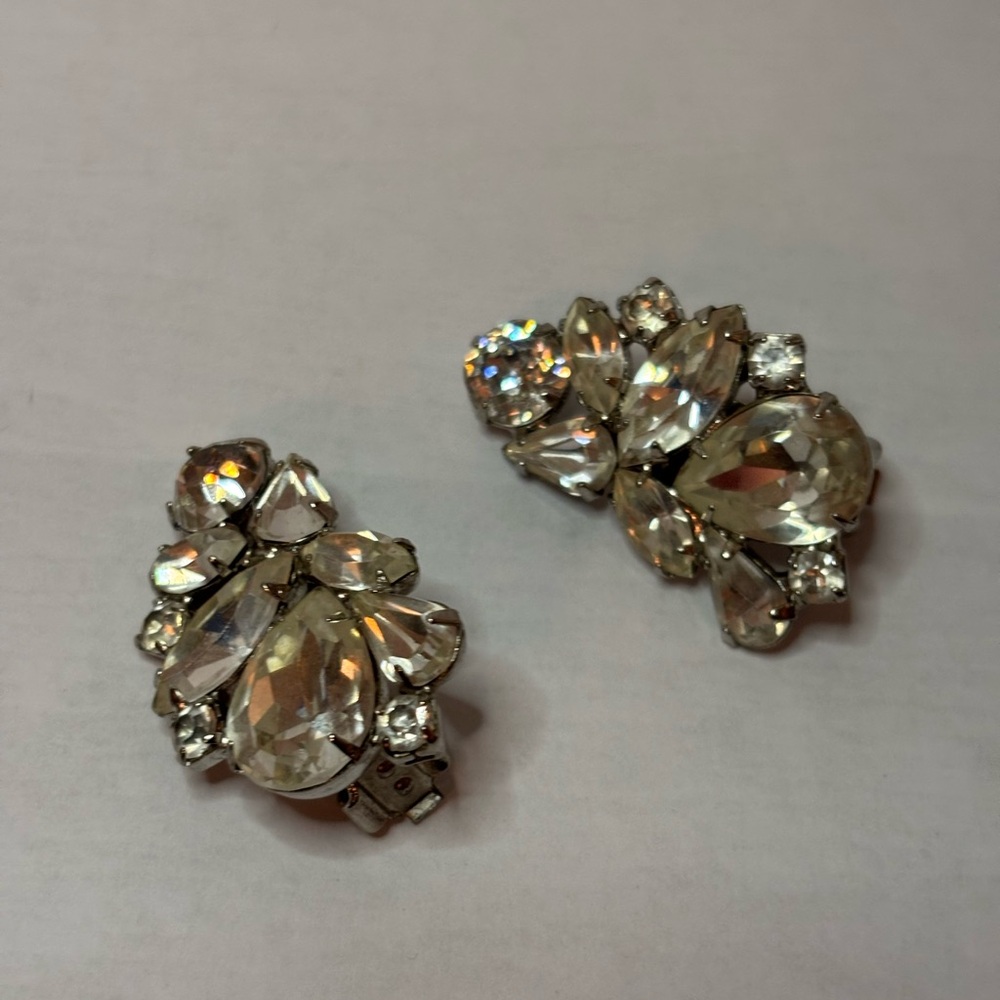 Vintage Weiss Rhinestone Clip On Earrings Signed